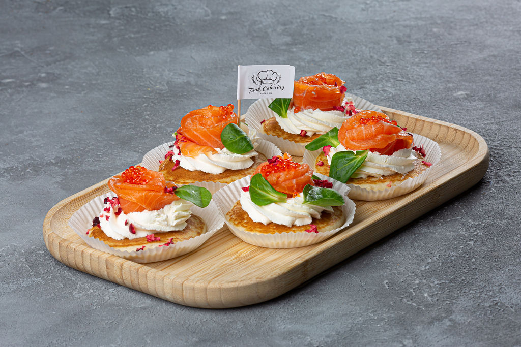 Pancake with tender salted salmon, red fish caviar and lime cream (1 pc/80 gr)