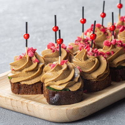 Tikuvõileib valge veini-kanamaksa pasteediga (35 g/tk)