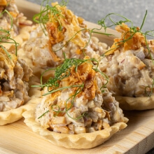 Корзиночка с салатом из лесных грибов (20 гр/шт) - 1