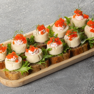Pike terrine on black bread with caviar cream – 25 g