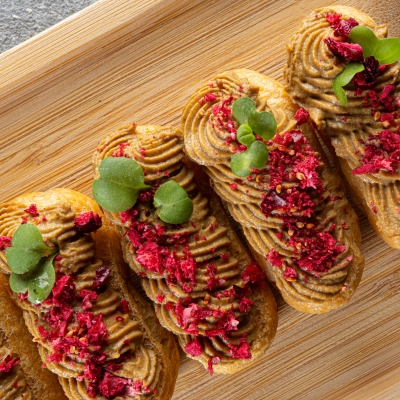 Light chicken liver pâté éclair with lingonberry confit – 25 g