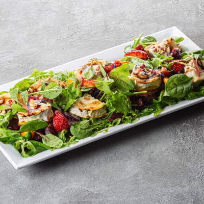 Салат c запеченым козьим сыром и свеклой (750 гр)