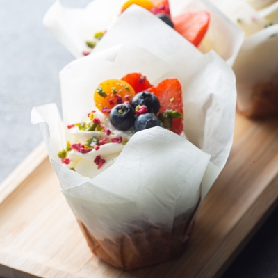 Маффин  с соленой карамелью и взбитыми сливками с маскарпоне (1шт/80гр)