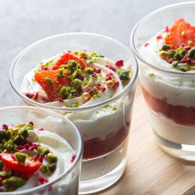 Творожный десерт с клубничным вареньем (1шт/200гр)