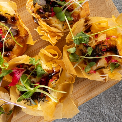 Filo basket with feta cheese, semi-dried tomatoes and thyme - 30 g