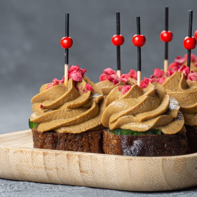 Tikuvõileib valge veini-kanamaksa pasteediga (35 g/tk)