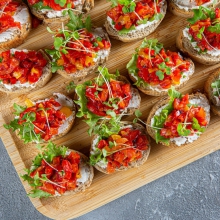 Bruschetta with honey-feta cream and grilled peppers (20 pcs/plate) - 3