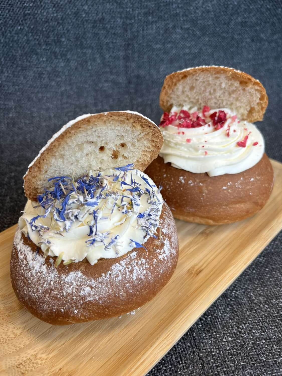 Traditional bun with whipped cream and jam (110 g/pc)