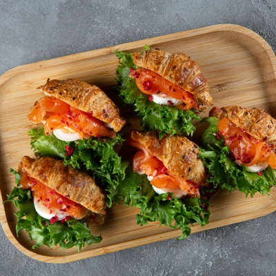 Croissant soolalõhe ja tartar kastmega (70 g/tk)