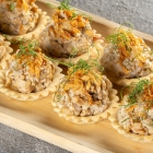 Корзиночка с салатом из лесных грибов (20 гр/шт)