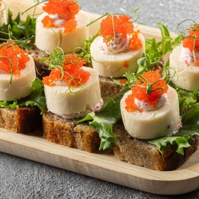 Террин из щуки на чёрном хлебе с икорным кремом – 25 гр