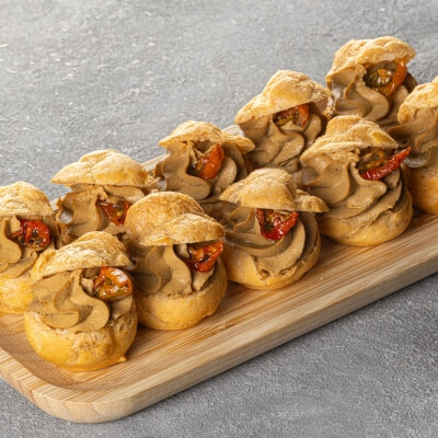 Профитроль с куриным паштетом и клюквенным вареньем - 30 гр