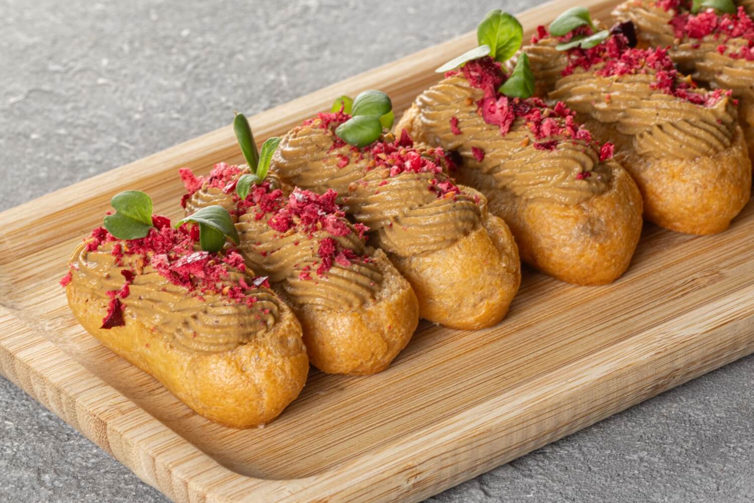Light chicken liver pâté éclair with lingonberry confit – 25 g