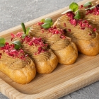 Light chicken liver pâté éclair with lingonberry confit – 25 g
