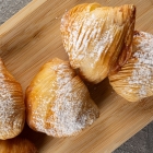 Sfogliatella - italian seashell-shaped pastry filled with ricotta cream  -  35 g