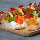 Festive snack selection (20 pcs/650 g)