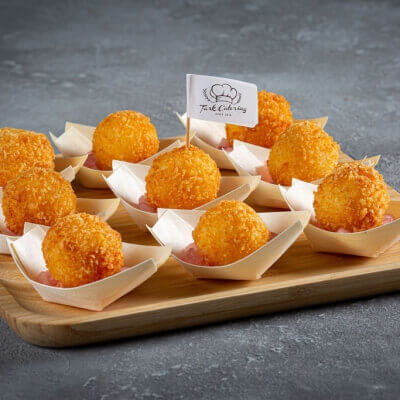 Kitsejuustu rafaello õuna chutney padjal (40 g/tk)