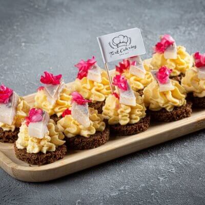 Heeringa ja munavõi suupiste mustal leival (35 g/tk)