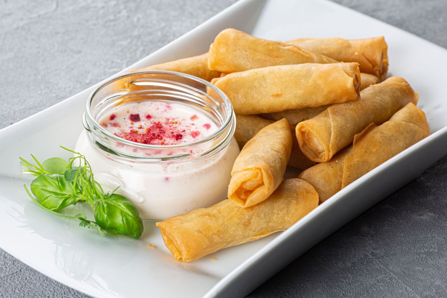 Spring rolls with chili sauce (10 g/pc)