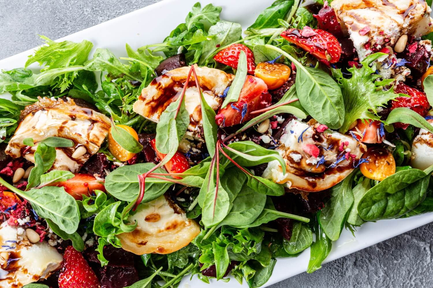 Overcooked goat cheese salad with baked beetroot (750 g)