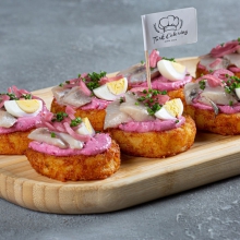 Potato pancake with lightly salted herring and roasted beet with cream cheese cream (65 g/pc) - 1