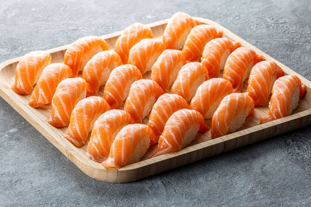 Sushi nigiri lõhega / 24 tk