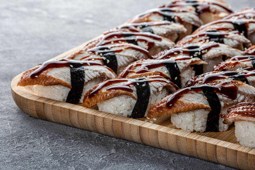Sushi nigiri with eel and unagi souce / 24 pcs